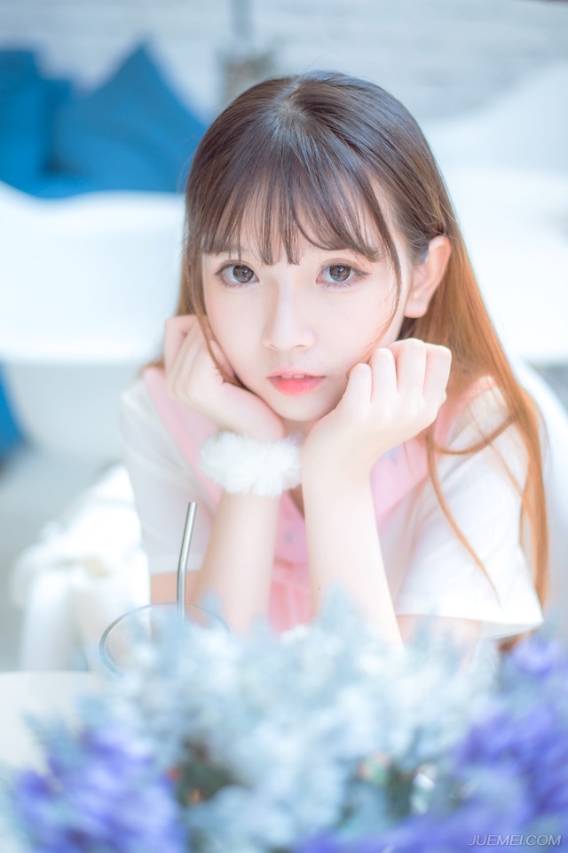 “他让你带上主力前往成都与他汇合。”邓贤苦笑道。
